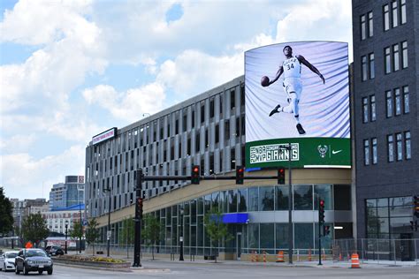 Milwaukee Bucks 5th Street Parking Structure - GRAEF