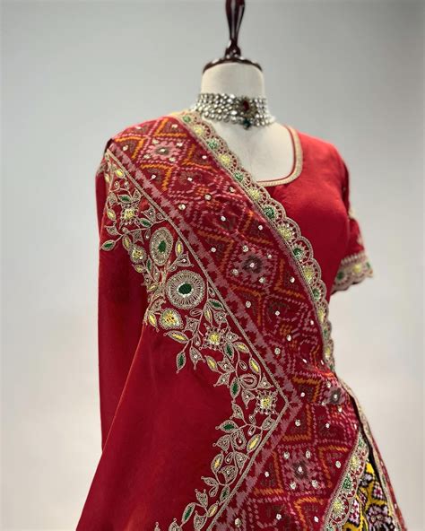 DOUBLE IKAT PATAN PATOLA LEHENGA IN MARODI & RESHAM JALI WORK – Nidhitambi