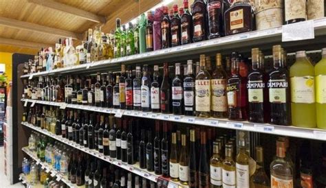 North India's Biggest Liquor Store Liquor Warehouse Opens On MG Road In ...