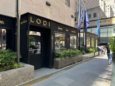 Restaurants-as-amenities at Rockefeller Center and Citigroup’s ...