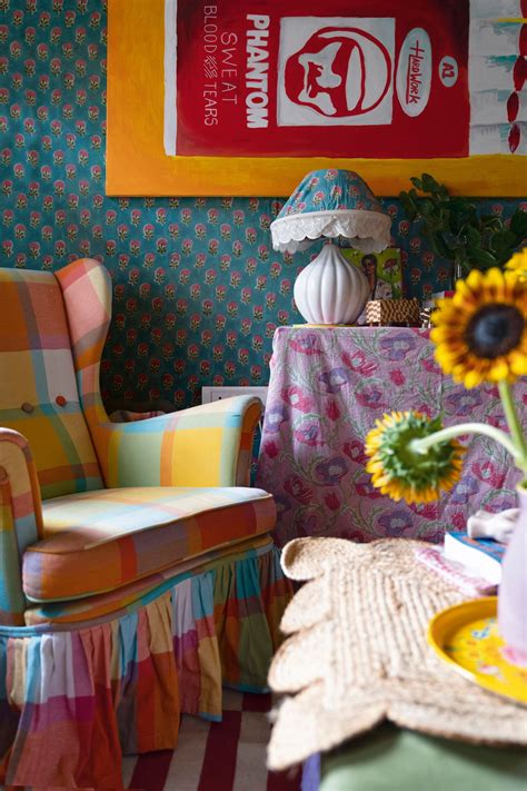 A 20-something artist turned her Mumbai rental into a colourful cocoon ...