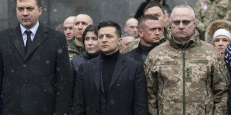 因国防部与军队冲突 乌克兰总统解除乌军总司令职务_手机新浪网