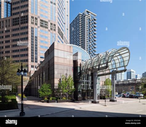 311 South Wacker Drive designed by Kohn Pedersen Fox Stock Photo - Alamy