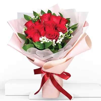 Bouquet of Red Roses Wrapped in Pretty Pink. Free Online Delivery All ...