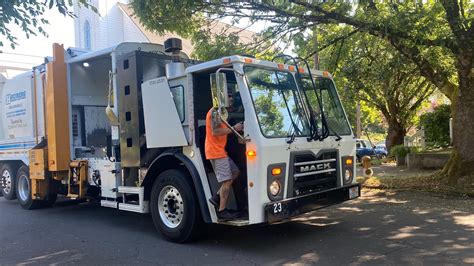 Good Garbage 的图像结果