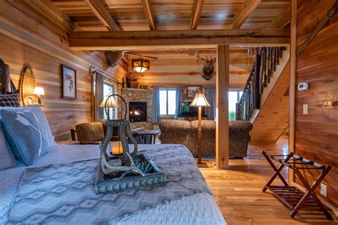 Homestead Cabin Rental Photo Gallery - Antler Log Cabins - Brown County ...