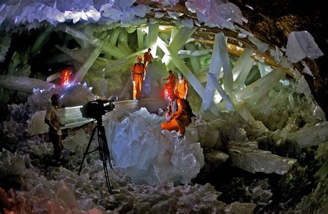 10 World's Most Amazing Grottoes And Caves to Visit! | Crystal cave ...