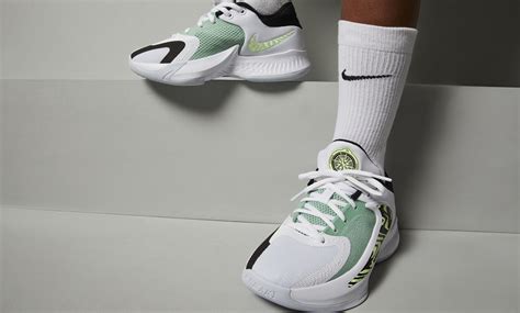 Giannis Freak 4 大童籃球鞋。Nike TW