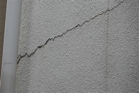 外壁に発生する5種類のひび割れを解説！緊急に補修が必要なのは？ ｜マナカリフォーム株式会社【公式】