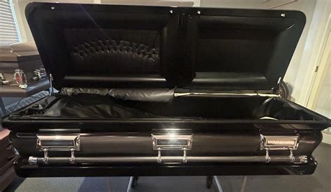 What’s the Difference Between a Casket and a Coffin?