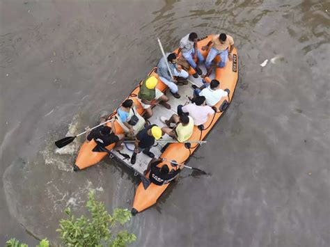 Guwahati underwater: Heavy rains disrupt daily life - Heavy rainfall in ...