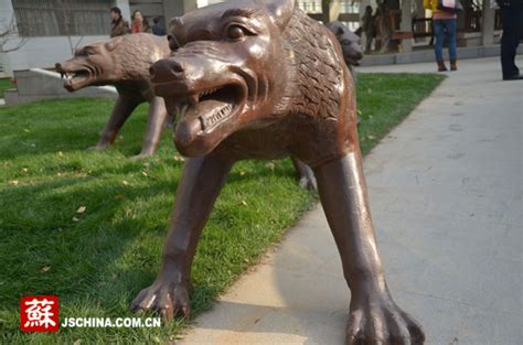 不锈钢狼雕塑 (2)-宏通雕塑
