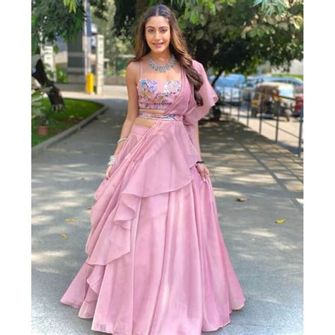 Ultra-stylish Bridal Lehengas Cholis For The Mehendi