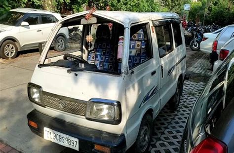 दिल्ली: निजी स्कूल वैन पलटने से हादसा, वैन में सवार थे 14 बच्चे - delhi ...