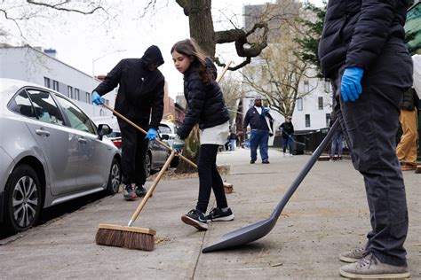 Brooklyn Org Volunteer Day: Red Hook Initiative - Street Clean-Up ...