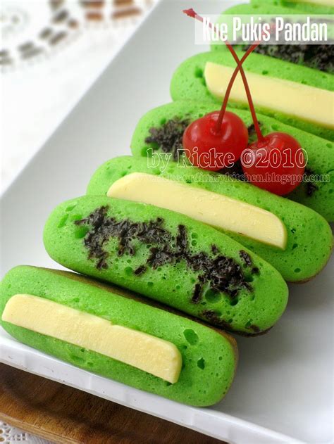 Just My Ordinary Kitchen : KUE PUKIS PANDAN