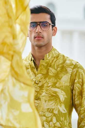 Buy Yellow Silk Embroidery Floral Print Bundi Set For Men by Philocaly ...