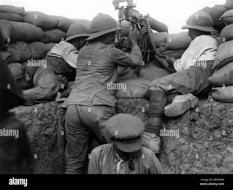 Machine gun ww1 hi-res stock photography and images - Alamy