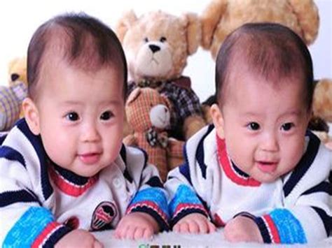 双胞胎男孩起名成语|2015年双胞胎男孩起名秘籍