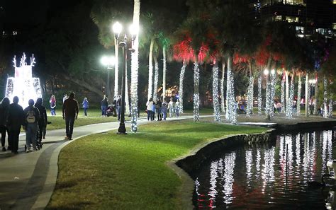 Pictures: 2021 Lake Eola Tree Lighting Celebration – Orlando Sentinel