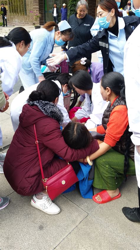 独家 | 甘孜一藏族妇女医院外急产，医护人员紧急救治保平安_胎儿