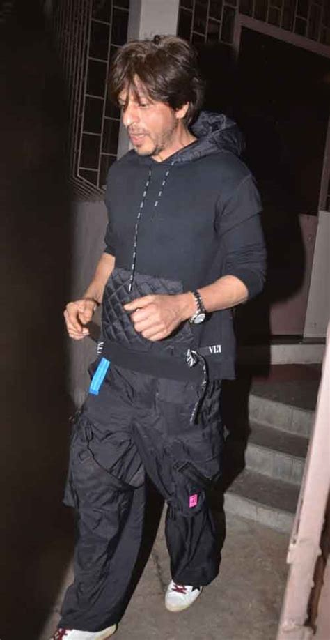 SRK Wore A Pair Of Track Pants That Are The Biggest Pair Weve Seen In 2019
