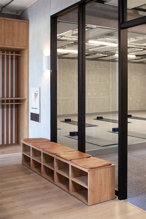 423 YOGA LOS ANGELES The Luster Kind Designed Yoga Studio LA, CA in ...