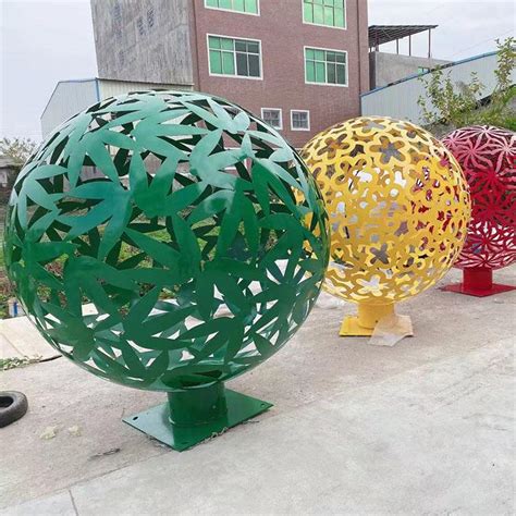 不锈钢铁艺镂空球雕塑 -宏通雕塑