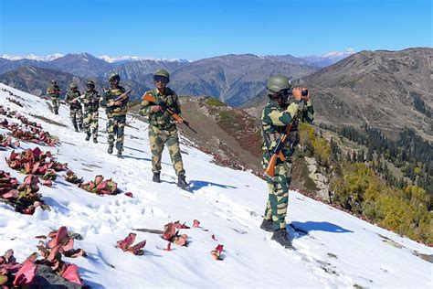 Dense fog envelops UP-Bihar; Himachal on snowfall alert | Bhaskar English