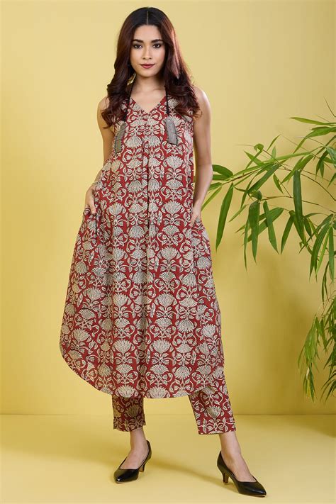 sleeveless red co-ord set with box pleat madder jaal - maati crafts