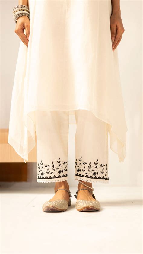 AM by Anita Mittal Chamkila Alaya Mul Chanderi A-line Kurta Set in ...