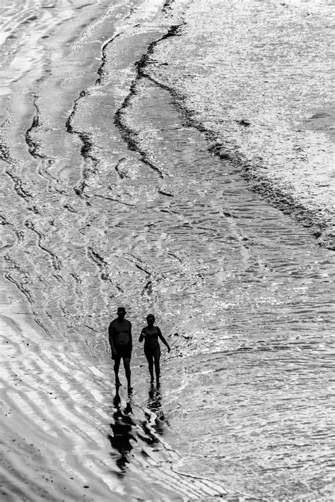 People Walking Together 的图像结果