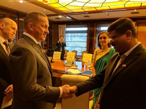 India and Russia discuss boosting cooperation in energy, metal sectors