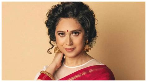 Meenakshi Seshadri recalls shooting for a romantic rain song while ...