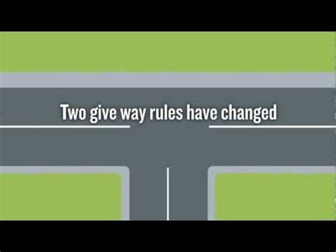 Uncontrolled T-intersection 的图像结果