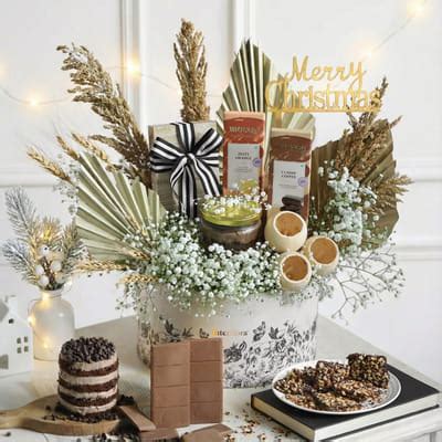 A Chocolicious Treat: Order Christmas Flowers Online | Interflora India ...