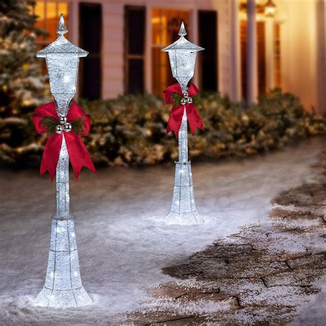 Outdoor Lamppost Christmas Decor | Christmas lamp post, Christmas lamp ...