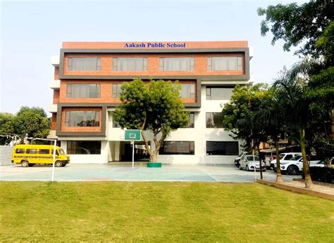 Aakash Public School
