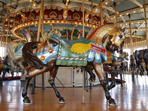 Carousel Using HTML and CSS 的图像结果