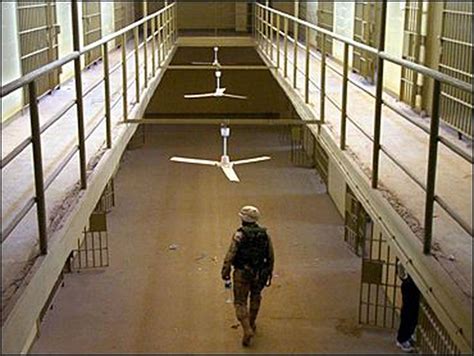 pictures of abu ghraib prisoners 的图像结果
