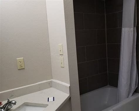 SURESTAY BY BEST WESTERN HIGGINSVILLE - Hotel Reviews, Photos, Rate ...