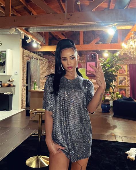 Tanaya Henry | Allow me.. 🫴🏽 | Instagram