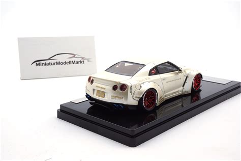 Liberty Walk Nissan GT-R (R35) - Pearl White - Ducktail im Maßstab 1:43 ...