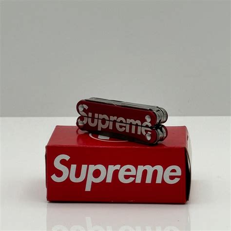 Supreme Leatherman Squirt PS4 Multitool – Kream360