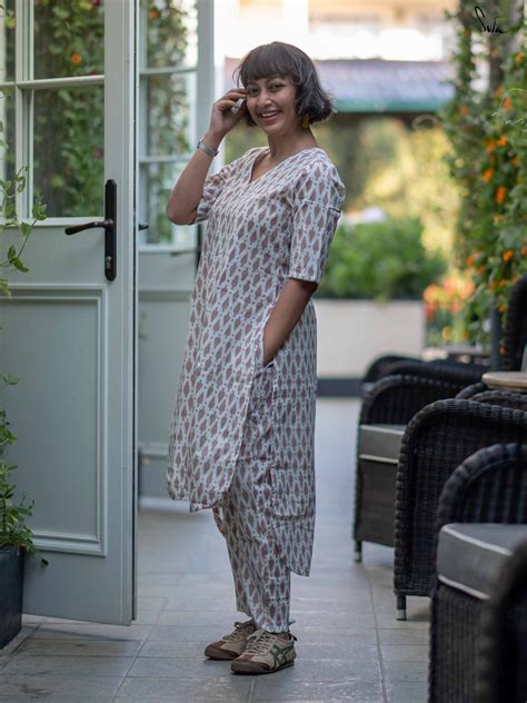 Printed White Cotton Kurta Set For Women||Dreamy Daisies|Suta