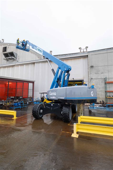 Genie® S®-80 XC™ E and Genie® S®-85 XC™ E Telescopic Boom Lift