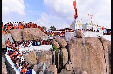 हनुमान जन्मस्थान को लेकर संतों में संग्राम:संत ने रिपोर्टर का माइक ...