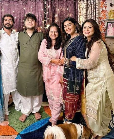 Falaq Naaz - Biography, Career, Family, Net Worth, Age and More