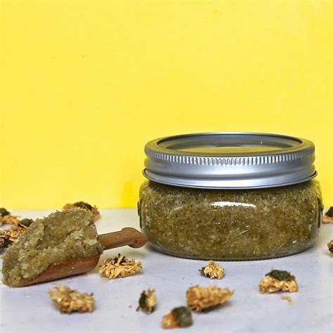 25 Natural DIY Face Scrubs