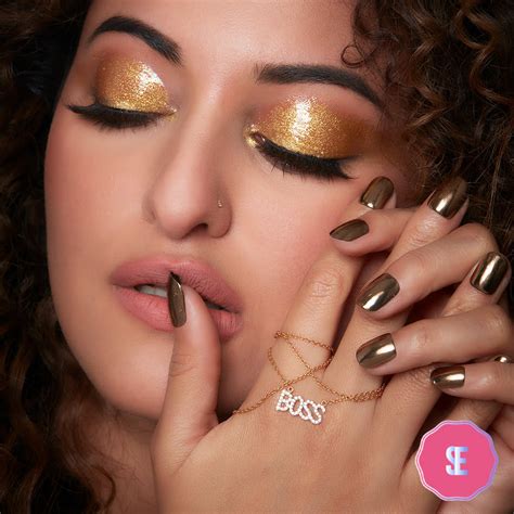 Press-On Nails Designed for Style, Comfort & Ease | SOEZI